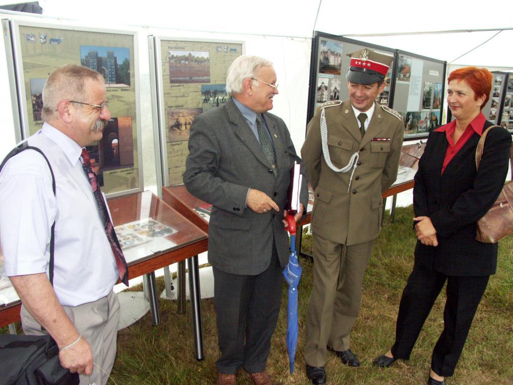Liczne wpisy do księgi pamięci wystaw i propozycje przedstawienia w pełnym zakresie zbioru szczególnie historii falerystycznej wojska i poczty polowej zostały przekazane właścicielom eksponatów.