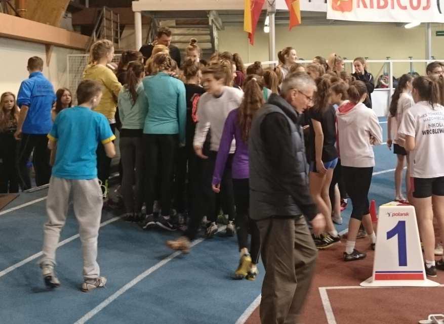 Zadania i obowiązki asystenta Niewidoczny asystent na Halowych Mistrzostwa Województwa Łódzkiego młodzików 2015 Koordynator startu dwa podejścia do zrozumienia tej funkcji Istnieją dwa odrębne