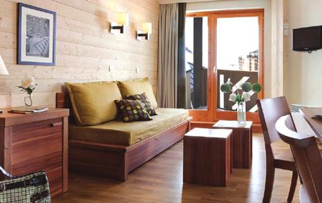 W samym kompleksie wypożyczalnia sprzętu narciarskiego, gdzie mieszkańcy obiektu mają zniżkę. W obiekcie znajduję się siłownia, centrum spa (sauna fińska oraz hammam i jacuzzi - za dodatkową opłatą).