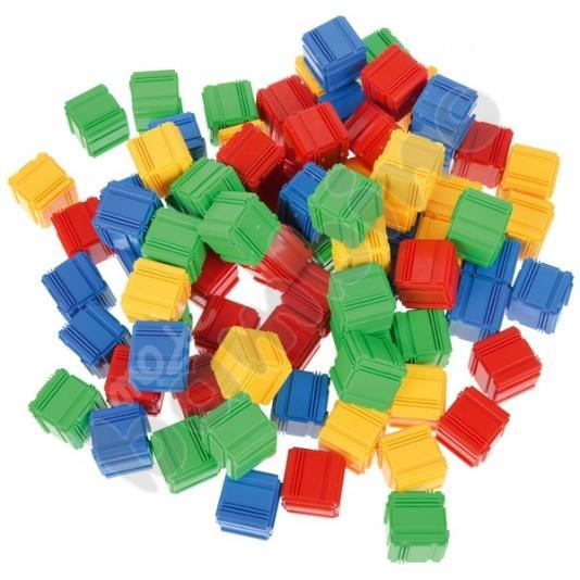 zestaw plastikowych sześciennych klocków z połaczebniami umożliwiającymi konstruowanie różnorodnych budowli co najmniej 80 elem. o wym. ok. 3 cm x 3 cm x 3 cm. Sześciany konstrukcyjne 26.