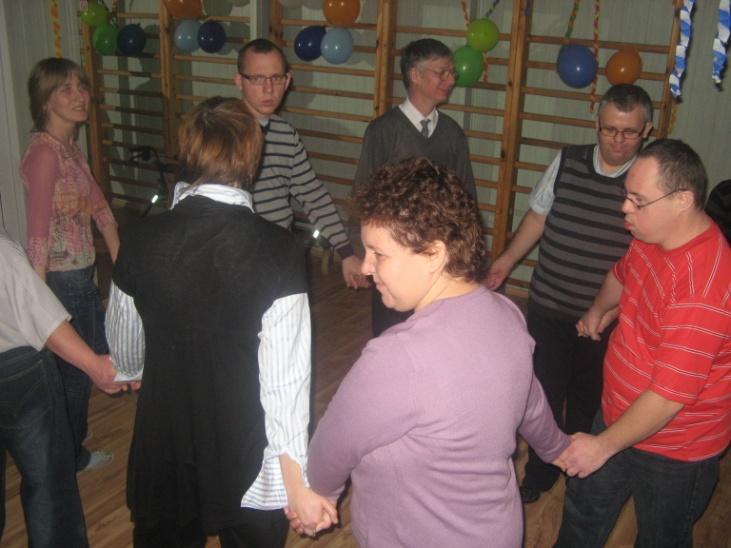 Po kolędach kilka słów powiedzieli: Pani Wanda, ksiądz i Pan Starosta. Później wszyscy zaczęli jeść.
