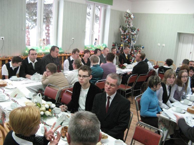 W trakcie jedzenia słodyczy i owoców przyszedł Maniek aby rozdać prezenty. Dostaliśmy w skarpecie zapachowe świeczki, świecznik, cukierki.