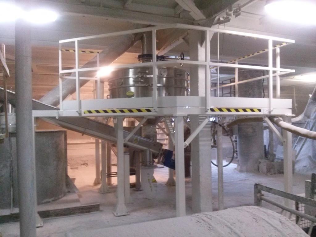 konstrukcji marki ipro: średnica 180 cm, 2 pokłady, napęd centralny, wysyp centralny, wydajność do 25 ton/h podest