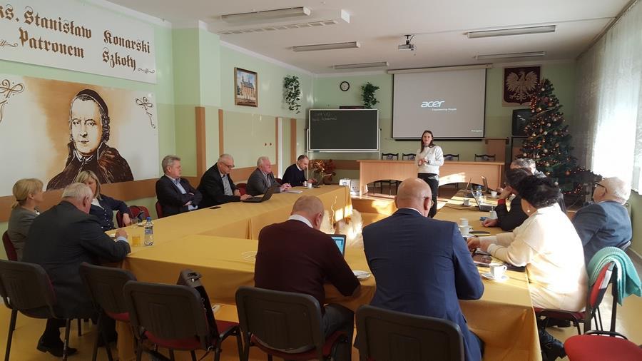 jednodniowa praktyka w różnych zakładach pracy u wskazanego przez ucznia przedsiębiorcy; Wiosna Zawodowców lekcje prowadzone są przez przedsiębiorców; spotkania pod nazwą Biznes Forum, gdzie