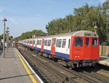 tacji (Life Cycle Cost). Alstom także otrzymał kontrakt na serwisowanie i utrzymanie obu serii. Stacja techniczno-postojowa dla serii 1996 znajduje się w Stratford Market, we wschodnim Londynie.