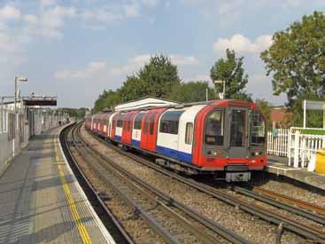 ka Baker Street Uxbridge/Watford, choć później używano ich jedynie do pociągów kursujących do Watford.