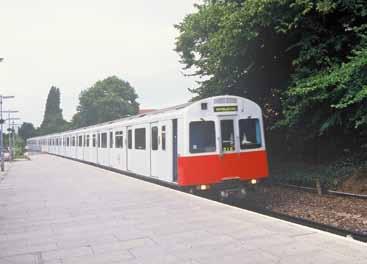 Metro głębokie Serie 1900 i 1903 Wagony metra tych serii zostały zbudowane jako doczepne i przeznaczone do ciągnięcia przez lokomotywę elektryczną. Powstało 168 wagonów, z których 143 szt.