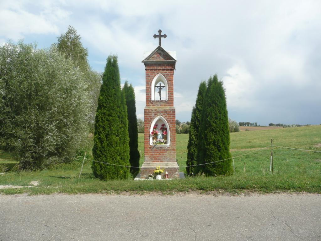 Kapliczka i krzyże w