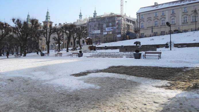 Fot. 19 Rynek z Placem Dominikańskim. Źródło: Lider Projekt Sp. z o.o. Potencjalną przestrzenią publiczną najwyższej rangi jest Pl. Płk. B.