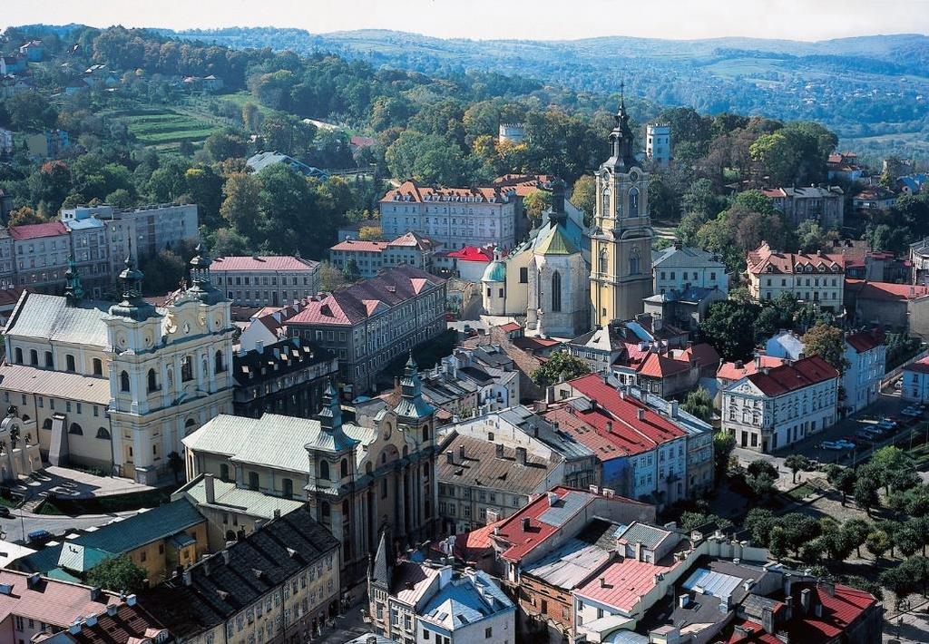obszaru przypisano też położone na błoniach nad Sanem, tereny rekreacyjno-sportowe POSiR, administracyjnie należące do Os. Kruhel Wielki.