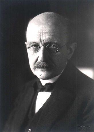 Max Planck (1858-1947) Niemiecki fizyk, autor prac z zakresu teorii względności i termodynamiki. Odkrył stałą fizyczną nazwaną od jego nazwiska, dając początek mechanice kwantowej.