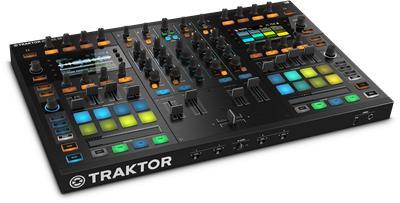 kontrolery 15167 TRAKTOR KONTROL S8 flagowy kontroler DJ 5 039 TRAKTOR KONTROL S8, to 4 kanałowy samodzielny mikser, profesjonalny interfejs audio i rozbudowany kontroler oferujący nieskończone