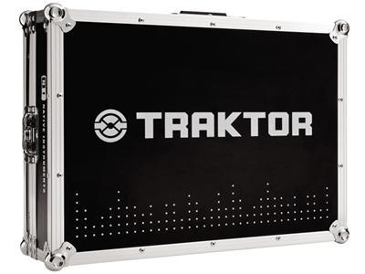 akcesoria 11867 TRAKTOR KONTROL S4 CASE skrzynia do S4 719 Solidny i niezawodny case zaprojektowany specjalnie dla TRAKTOR KONTROL S4 jest wyłożony miękką warstwą ochronną od wewnątrz i jest