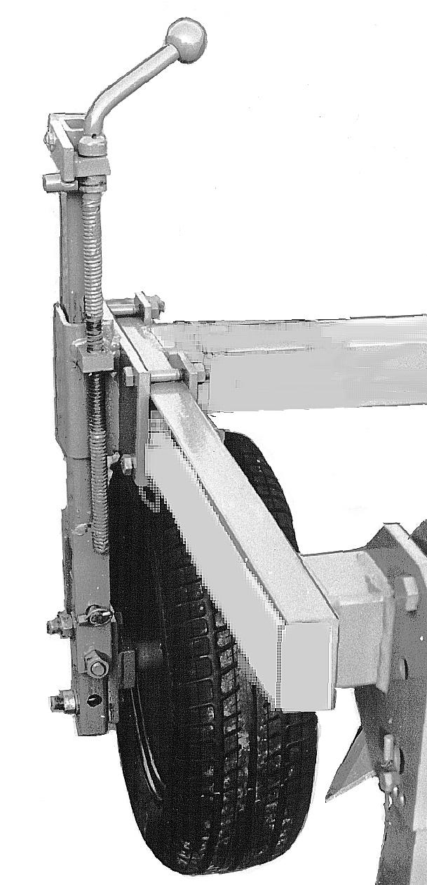 ), przy skladaniu hydraulicznym czesci boczne zabezpieczyc bolcami (6/).