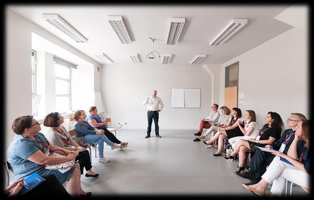 Organizacja programu: Każdy dzień Programu wypełniony jest pracą warsztatową, licznymi ćwiczeniami, narzędziami autoewaluacji uczestników oraz wsparciem coachingowym i