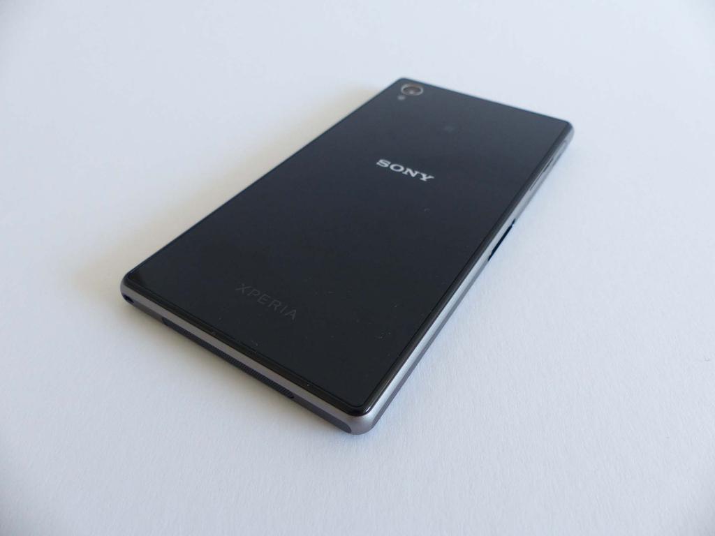 Procesor/pamięć/parametry techniczne ocena 6 Sony Xperia Z1 jest napędzana przez najszybszy obecnie procesor mobilny Snapdragon 800 taktowany zegarem 2.2 GHz. Procesor ma cztery rdzenie.