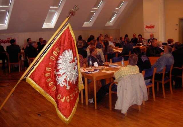 Pracy i Polityki Społecznej-Rajmundy Tyszkiewicz. Strona związkowa przedstawiła dotychczasowy przebieg negocjacji, podkreślając Ŝe strona pracodawcy prowadziła je w złej wierze.