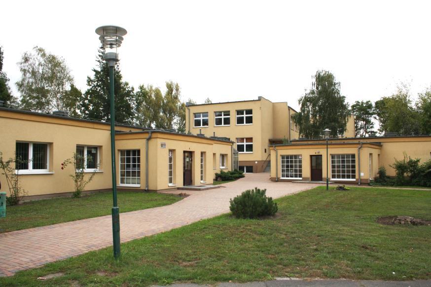 nauczycieli, 309 uczniów Internat 45 osób Szkoła w