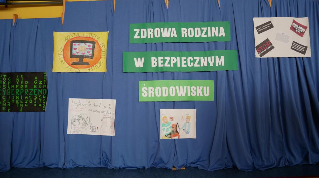 Nie była to jednak klasyczna akademia a raczej spotkanie towarzyskie w specyficznym klimacie Sala gimnastyczna zamieniła się w kawiarnię z