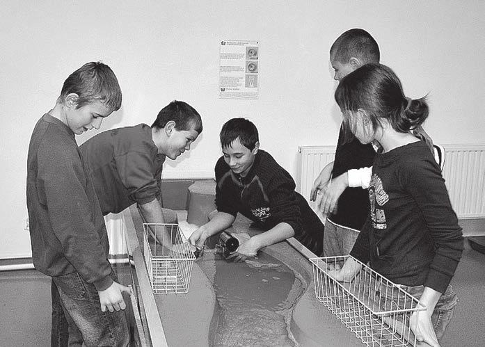 Metody badań i oceny atrakcji turystycznych obiekt zamknięty, dźwięk zastępuje ciszę. Zwiedzający nie są już oddzieleni od ekspozycji szybami.