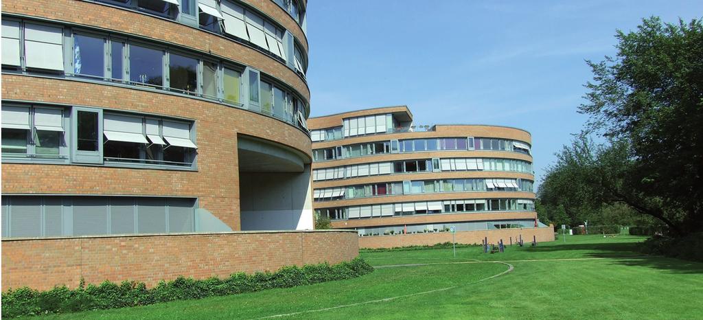 156 Ill. 1. Residential complex SNAKE Berlin. Housing architecture composed into the green surroundings (photo by W. Seruga) Il. 1. Zespół mieszkaniowy SNAKE Berlin.