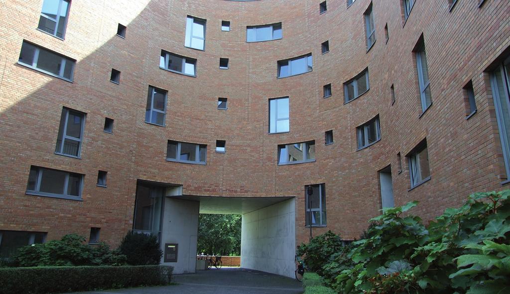 Pedestrian crossing connecting the northern urban enclosure with the southern urban enclosure (photo by W. Seruga) Il. 2.