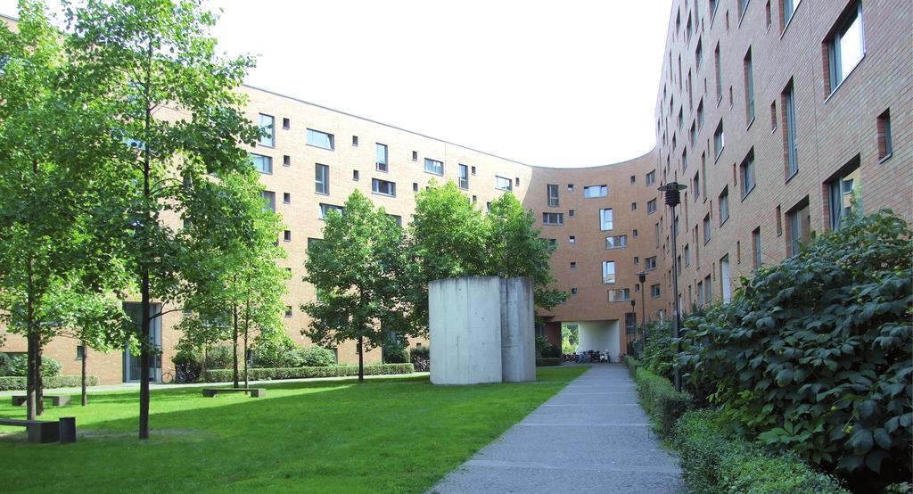 Social space a square as a place for interpersonal contacts (photo by W. Seruga) Il. 4.