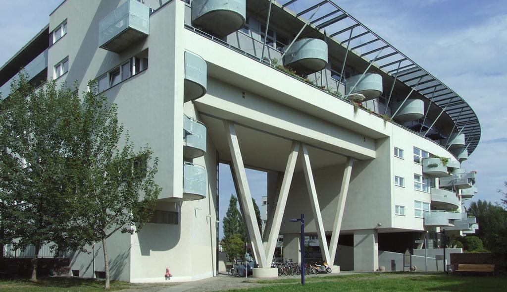 158 Ill. 5. Residential complex Rummelsburg Bucht Berlin. Housing architecture. Accent of the entrance to the enclosure (photo by W.