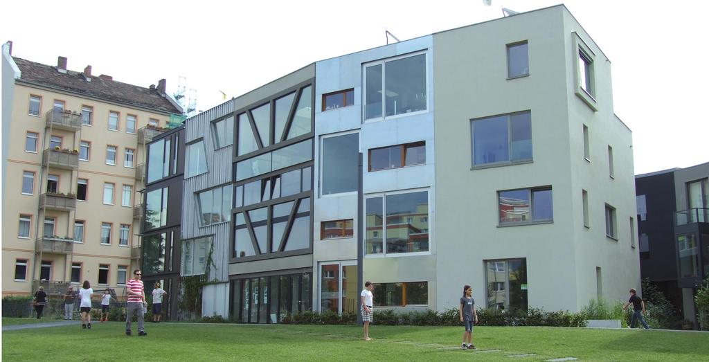 162 Ill. 14. Complex of low residential buildings at Bernauer Strasse and Strelitzer Strasse Berlin. Housing architecture, public space (photo by W.