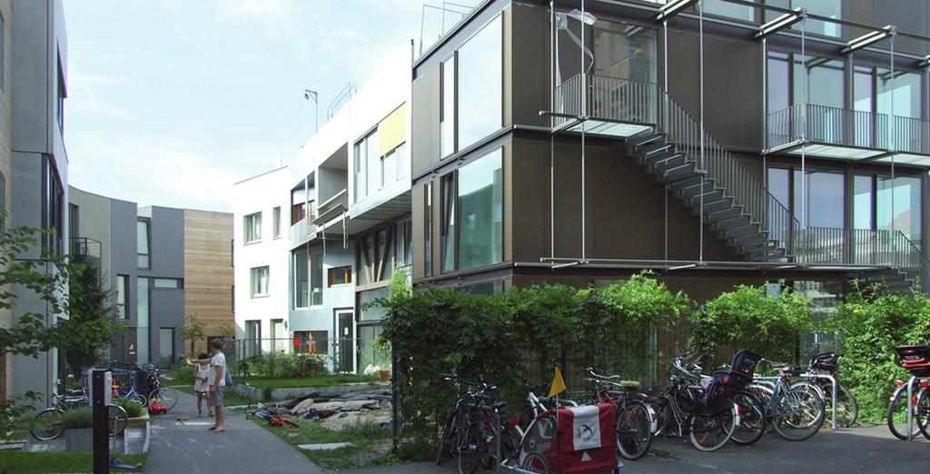 163 Ill. 16. Complex of low residential buildings at Bernauer Strasse and Strelitzer Strasse Berlin. Housing architecture, social space alley (photo by W. Seruga) Il.