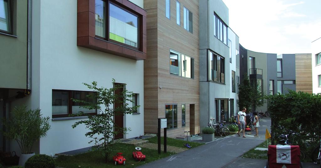 Seruga) Ill. 17. Complex of low residential buildings at Bernauer Strasse and Strelitzer Strasse Berlin. Housing architecture, social space alley (photo by W.
