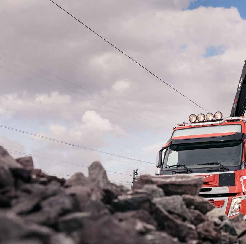 ZAWSZE TRAFIONY W Średni żuraw HIAB to nie tylko fantastycznie wyglądająca maszyna. Pod eleganckim czarnym wykończeniem kryje się niezwykle wszechstronne urządzenie.