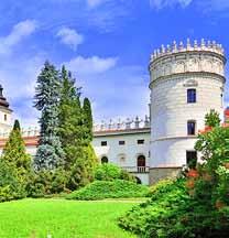 Gołuchów zamek w stylu renesansu francuskiego, nawiązujący do słynnych zamków nad Loarą usytuowany w zabytkowym parku. Wyjazd w drogę powrotną. Powrót w godzinach wieczornych.