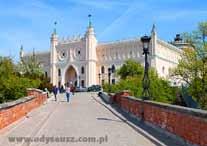 Warszawa: Muzeum Powstania Warszawskiego (rezerwacja z dużym wyprzedzeniem). Następnie zwiedzanie Wilanowa, Cmentarza na Powązkach z grobami znanych osób, Grób Nieznanego Żołnierza.