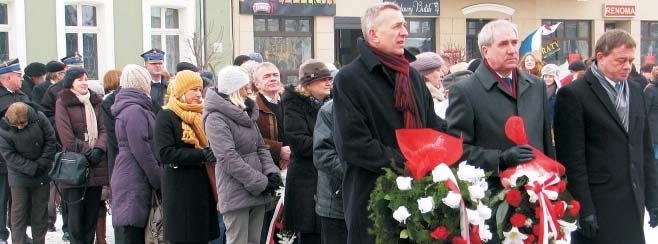 - Dziœ w zagospodarowanej czêœci pa³acu DPS znajduj¹ siê wyposa- one gabinety, równolegle w pawilonie tocz¹ siê zmiany systemu ogrzewania - mówi³ podczas uroczystego otwarcia starosta W³odzimierz