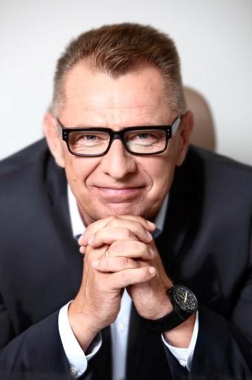 O2O czy O4O? Online to Offline? Offline to Online? Czy już Offline for Online? WOJCIECH GRENDZIŃSKI WICEPREZES ZARZĄDU, DYREKTOR HANDLOWY IMS S.A. Absolwent Wydziału Historii Uniwersytetu Gdańskiego.