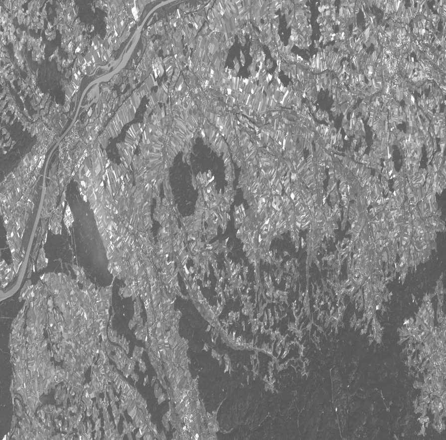 zagęszczono w procesie aerotriangulacji cyfrowej zdjęć lotniczych w skali 1:26 000. W ten sposób wyznaczono współrzędne terenowe 15 punktów wiążących ze statystyczną oceną dokładności X = 0.3m, Y = 0.