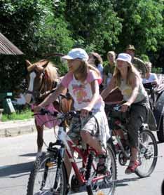 Przewodnictwo i pilotaż wycieczek Język obcy: angielski, niemiecki Stowarzyszenie Koło Przewodników,,Zięba ul. Park Dyrekcyjny 11/1, 17-230 Białowieża, tel.