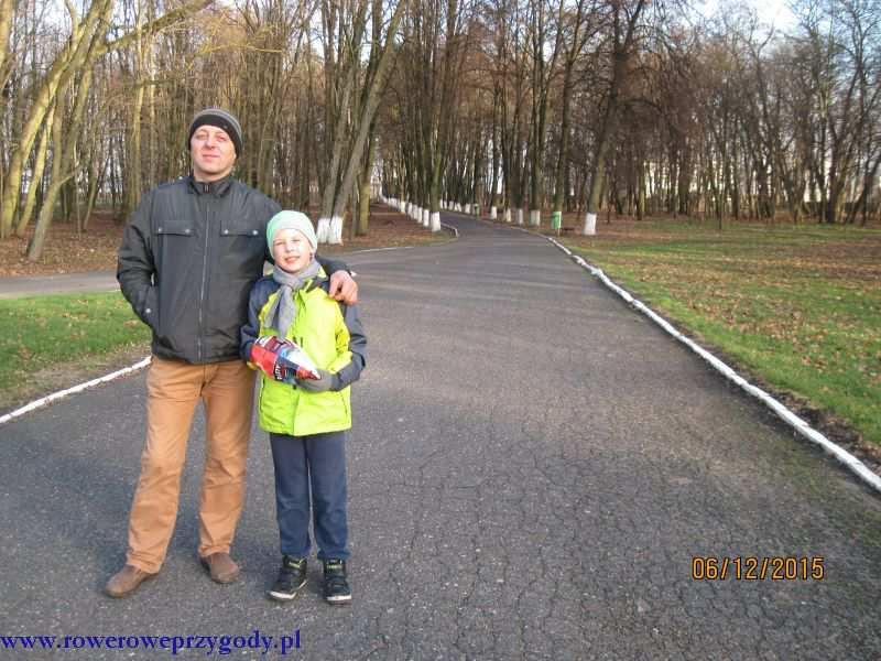 pozostałość utrzymana jest w stylu dawnego parku (patrz zdjęcie nr 3). Spacerując po miejscowości Konstantynów, który stracił prawa miejskie w 1869 r.