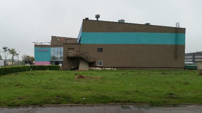 obszaru rewitalizacji. Fot. 1. Zamknięte sklepy przy ul.