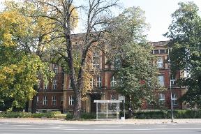 Programy inwestycyjne Powiatu: Kompleksowa termomodernizacja budynków II Liceum Ogólnokształcącego im. S. Staszica w Tarnowskich Górach. 6.