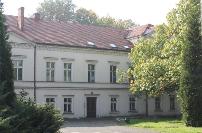 SPZOZ Zakład Pulmonologii) nie stanowią mienia Powiatu. W budynku zarządu obecnie mieści się szkoła: Zespół Szkół Artystyczno- Projektowych.