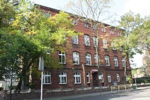 Budynek szkolny, dawna siedziba szkoły górniczej w Tarnowskich Górach, ul. Miarki 17. Ob. Zespół Szkół Gastronomiczno-Hotelarskich. 10.3.