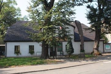 - Tarnowskie Góry, ul. Górnicza 7, tzw. Dworek Goethego. Dawny dworek wzniesiony został w XVIII wieku.