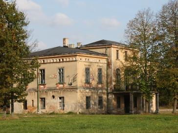 Przekryte belkowym stropem wnętrza mieszczą obecnie restaurację i siedzibę PTTK. Tarnowskie Góry, ul.