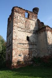 , kościół został rozbudowany w latach 1848-1851 w stylu neoromańskim (nowe prezbiterium, transept, przekształcona nawa) i gruntownie odnowiony w latach 20-tych XX wieku.