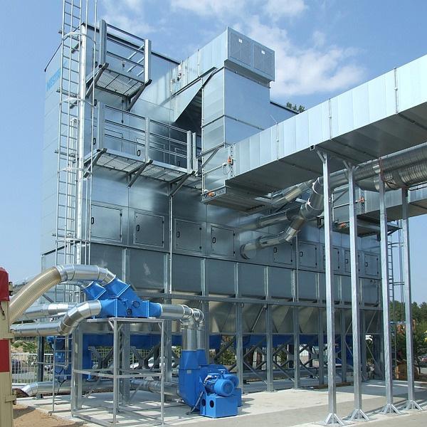 wszystkie komory wentylatorów w filtrach NESTRO standardowo wyposażone są w specjalną matę wygłuszającą, która ma za zadanie znacznie zredukować hałas powstały podczas pracy wentylatorów, który
