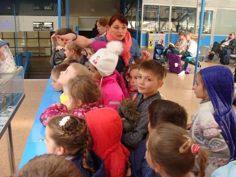 samoloty lądowały i podnosiły się do góry.