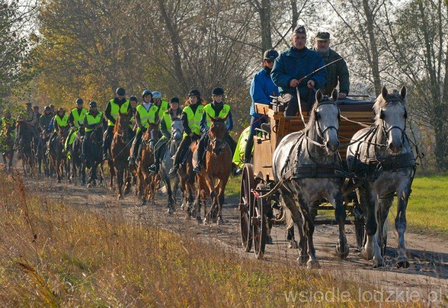 Na trasie Łódzkiego Szlaku Konnego udostępniono 21 miejsc postojowych. Zostały one wyposażone w obiekty niezbędne w czasie postoju i odpoczynku, m.in.