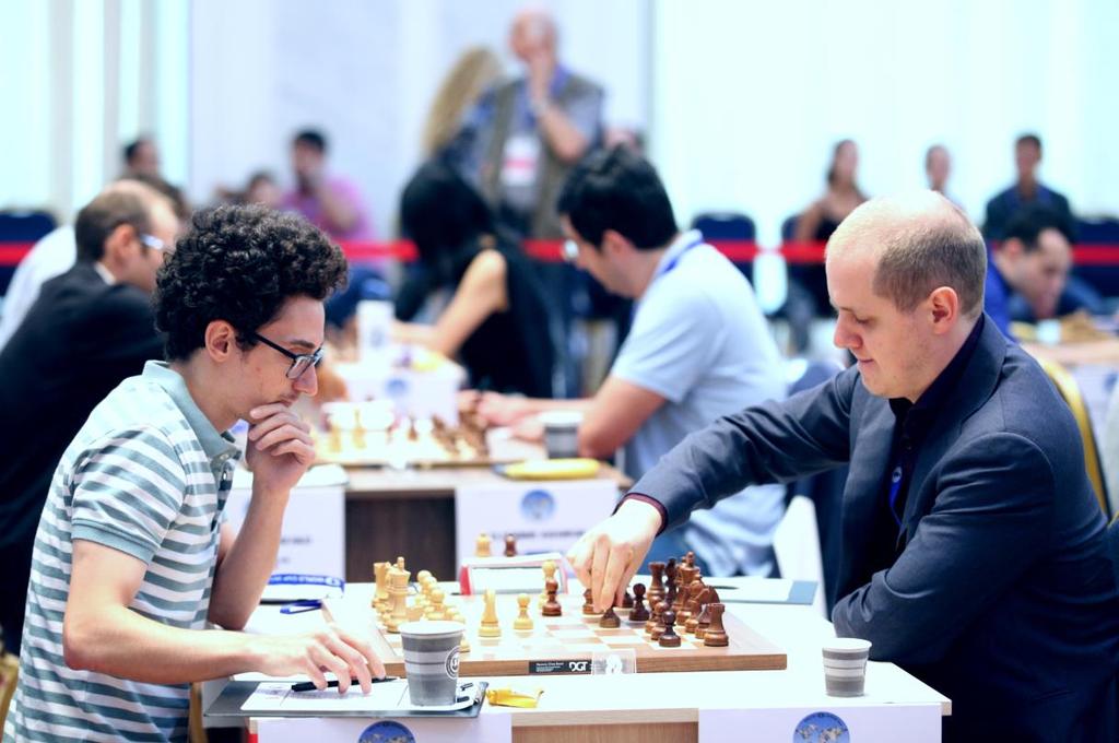 Caruana (po lewej)
